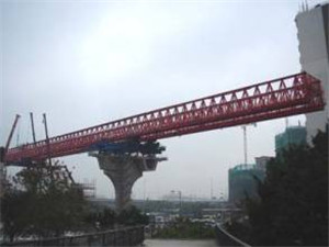 内蒙节段梁架桥机
